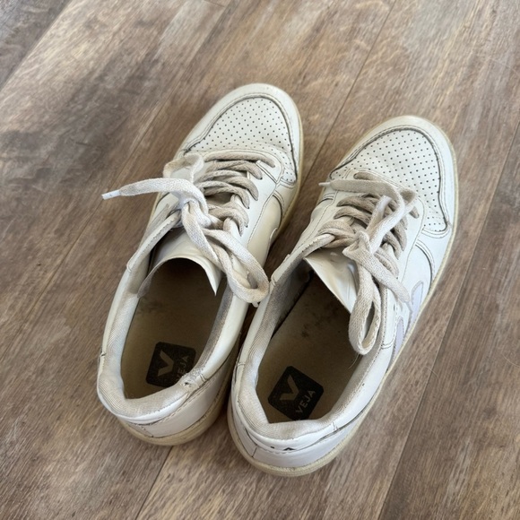 Veja V-90 Low Top Sneaker - Gray & White - EUR Size 39 - Picture 4 of 11